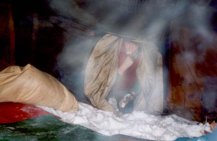 Ашот во входе шатра